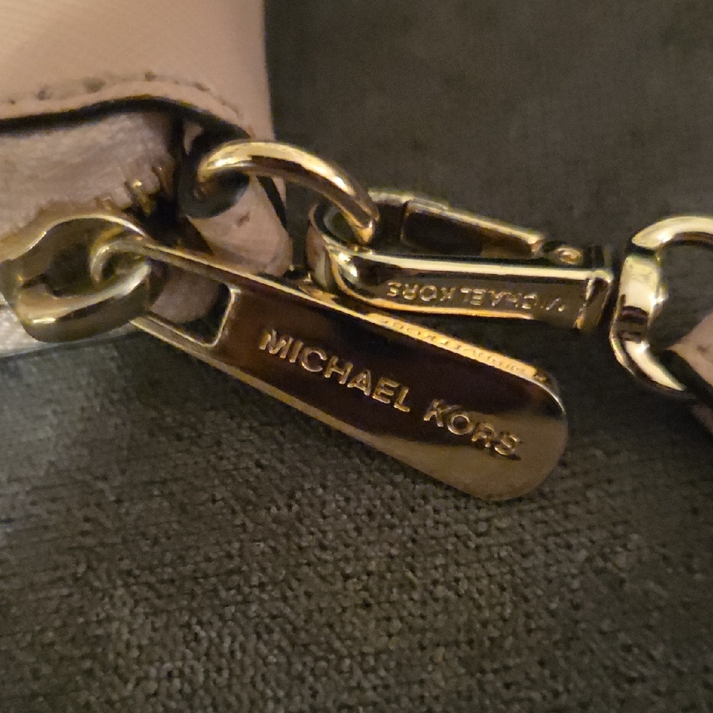 Michael Kors Blush Pink Wristlet - Picture 2 of 4